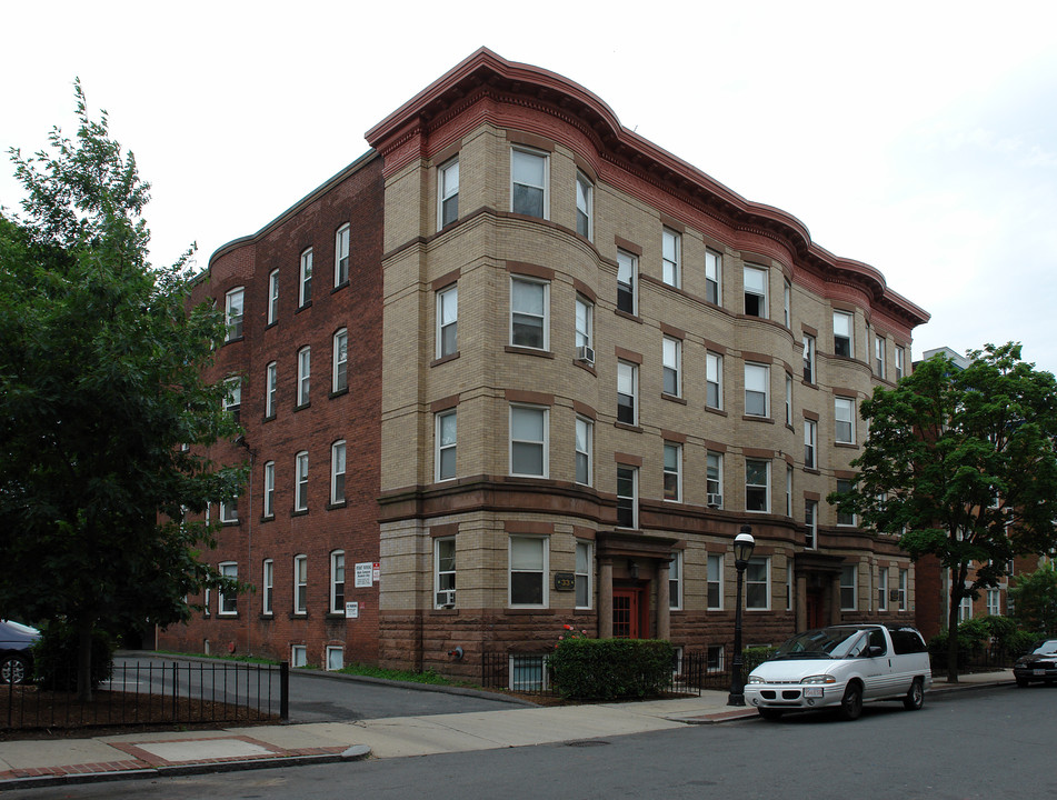 Maple Commons in Springfield, MA - Foto de edificio