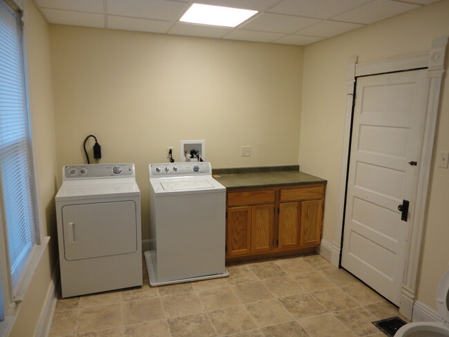 359 Kingwood St, Unit 2 in Morgantown, WV - Building Photo - Building Photo