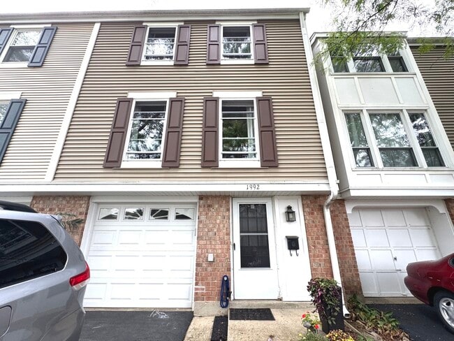 property at 1992 Holbrook Ln