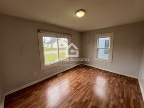 2015 W 18th St in Anderson, IN - Foto de edificio - Building Photo