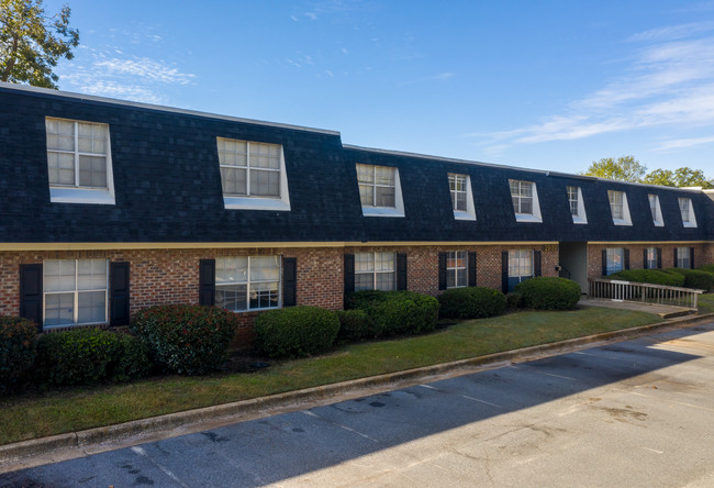 Quinn Court Apartments in Albany, GA - Foto de edificio - Building Photo