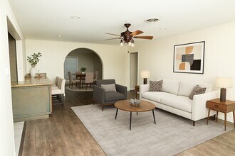 5407 Rutherglenn Dr in Houston, TX - Building Photo - Building Photo