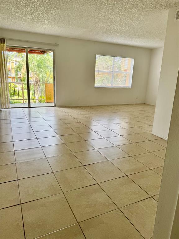 18111 NW 68th Ave, Unit I2XX in Hialeah, FL - Building Photo - Building Photo