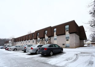 Pembrook Place in Youngstown, OH - Foto de edificio - Building Photo