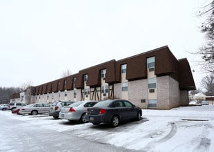 Pembrook Place in Youngstown, OH - Building Photo - Building Photo