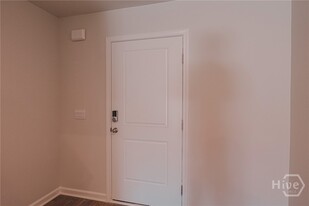 411 Coconut Dr in Bloomingdale, GA - Building Photo