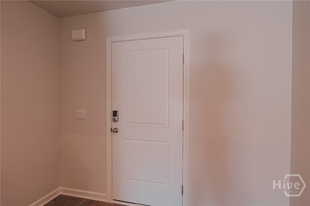 411 Coconut Dr in Bloomingdale, GA - Building Photo