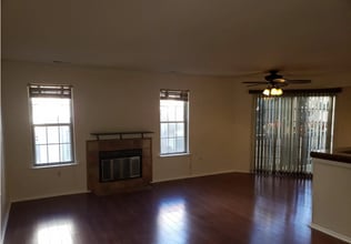 3252 Cypress Ct, Unit 3252 in Monmouth Junction, NJ - Foto de edificio - Building Photo