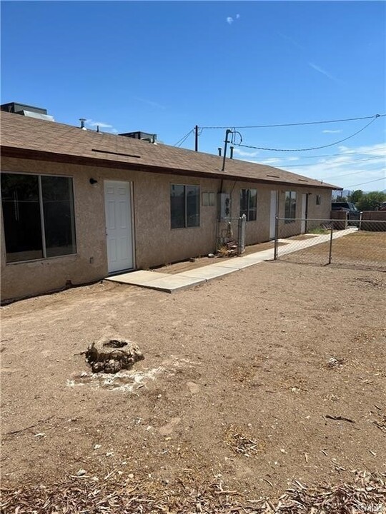 610 N St in Needles, CA - Foto de edificio