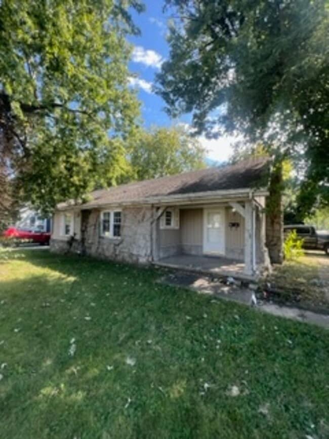 property at 1401 E Missouri St