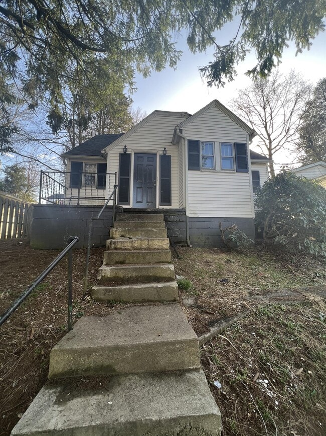 property at 1016 E Brookside Dr