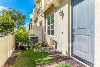 1520 Santa Carolina Rd in Chula Vista, CA - Foto de edificio - Building Photo