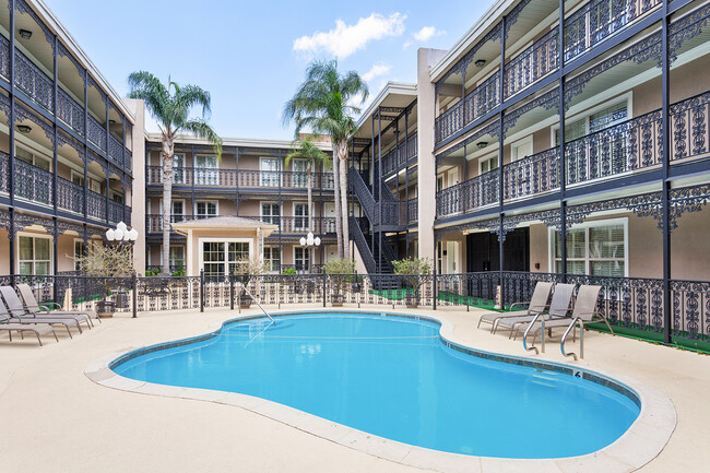 La Plaza Apartments - Fully Furnished in Metairie, LA - Building Photo - Building Photo