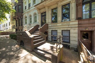 154 W 77th St in New York, NY - Building Photo - Building Photo