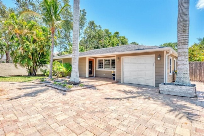 1894 Loma Linda St in Sarasota, FL - Building Photo - Building Photo