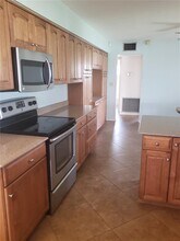 714 Indian Wells Ave in Sun City Center, FL - Building Photo - Building Photo