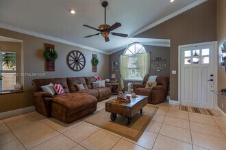 1190 SW 108th Way in Davie, FL - Building Photo - Building Photo