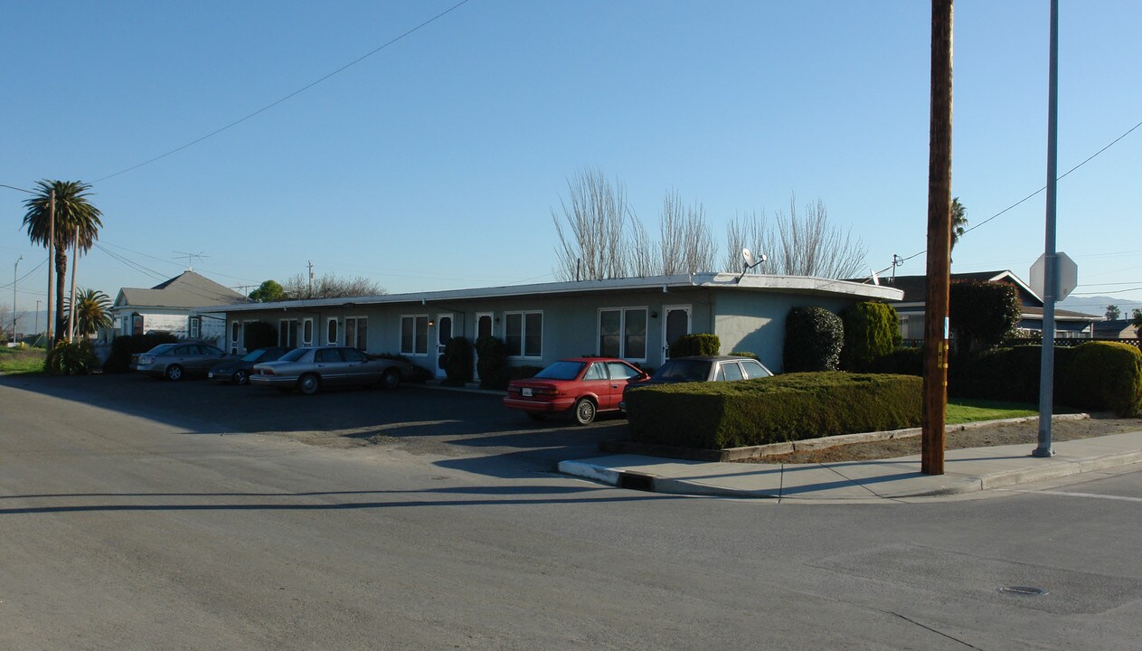 1010 Taylor St in Alviso, CA - Building Photo