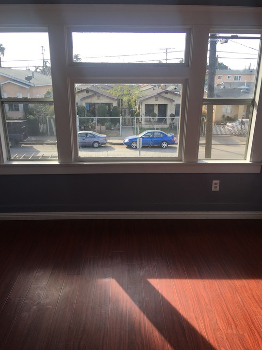 213 E 51st St, Unit 1 in Los Angeles, CA - Building Photo