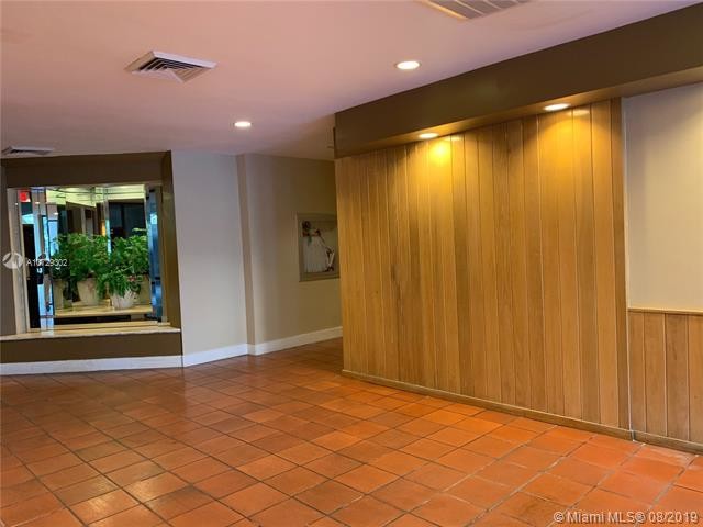 3301 Spanish Moss Terrace-Unit -416 in Lauderhill, FL - Foto de edificio