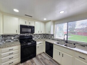 3604 Lordsburg Ct in Bakersfield, CA - Building Photo - Building Photo