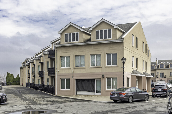 Outlook Point Condos in Bronx, NY - Building Photo - Primary Photo