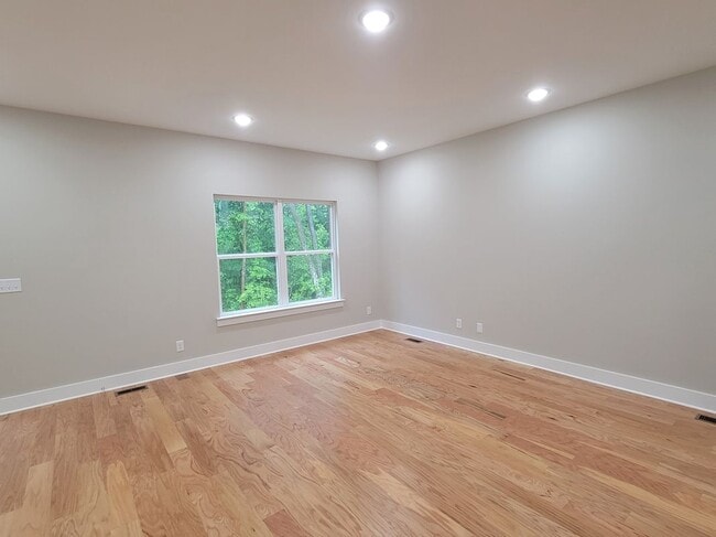 8476 Old Cleveland Pike in Ooltewah, TN - Building Photo - Building Photo