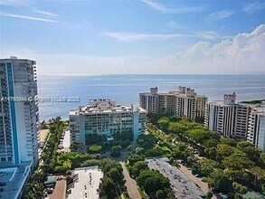 600 Grapetree Dr in Key Biscayne, FL - Building Photo - Building Photo