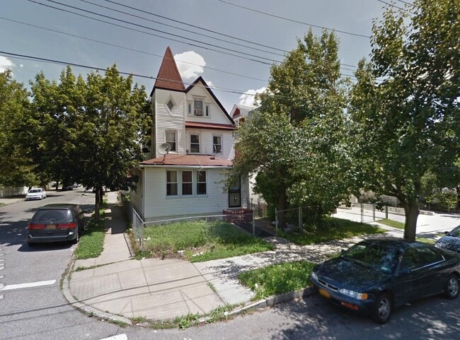 property at 107-1 Pinegrove St