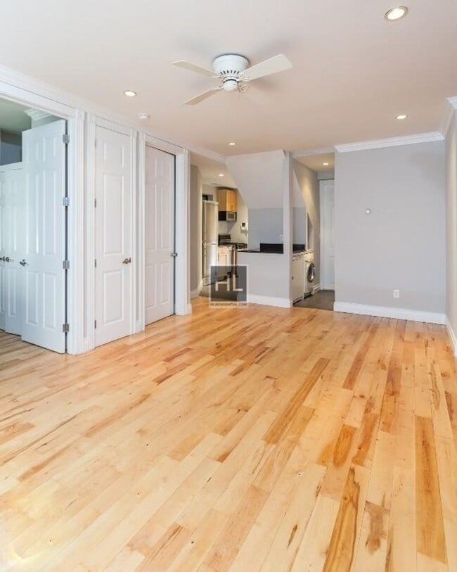 Avenue B in New York, NY - Building Photo - Building Photo