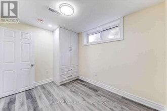 22 Aspendale Dr in Toronto, ON - Building Photo - Building Photo