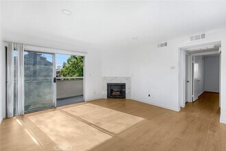 4406 Cahuenga Blvd, Unit 109 in Los Angeles, CA - Building Photo - Building Photo