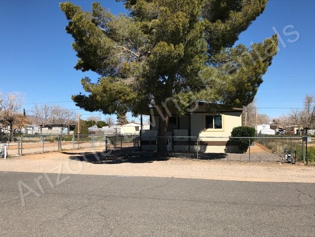 property at 2675 E Suffock Ave