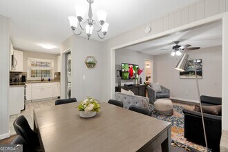 240 Lake Dr in Atlanta, GA - Building Photo - Building Photo