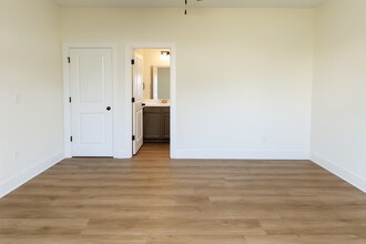 3815-3817 S Bluelake Ct in Wichita, KS - Building Photo - Building Photo