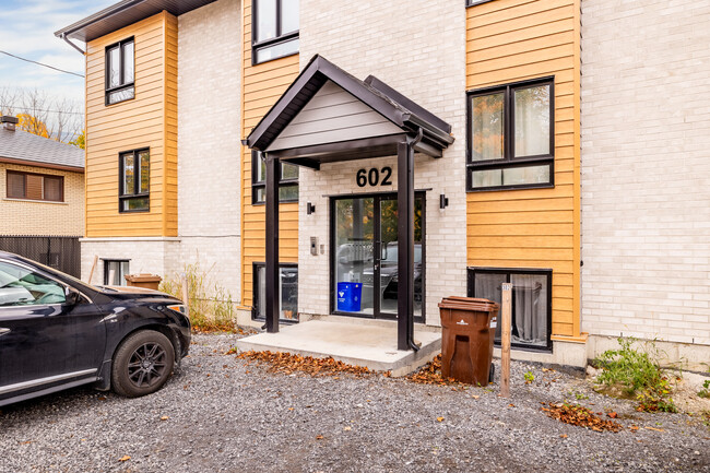 602 Cedar Rue in Deux-montagnes, QC - Building Photo - Building Photo