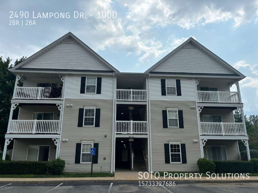 2490 Lampong Dr in St. Louis, MO - Building Photo