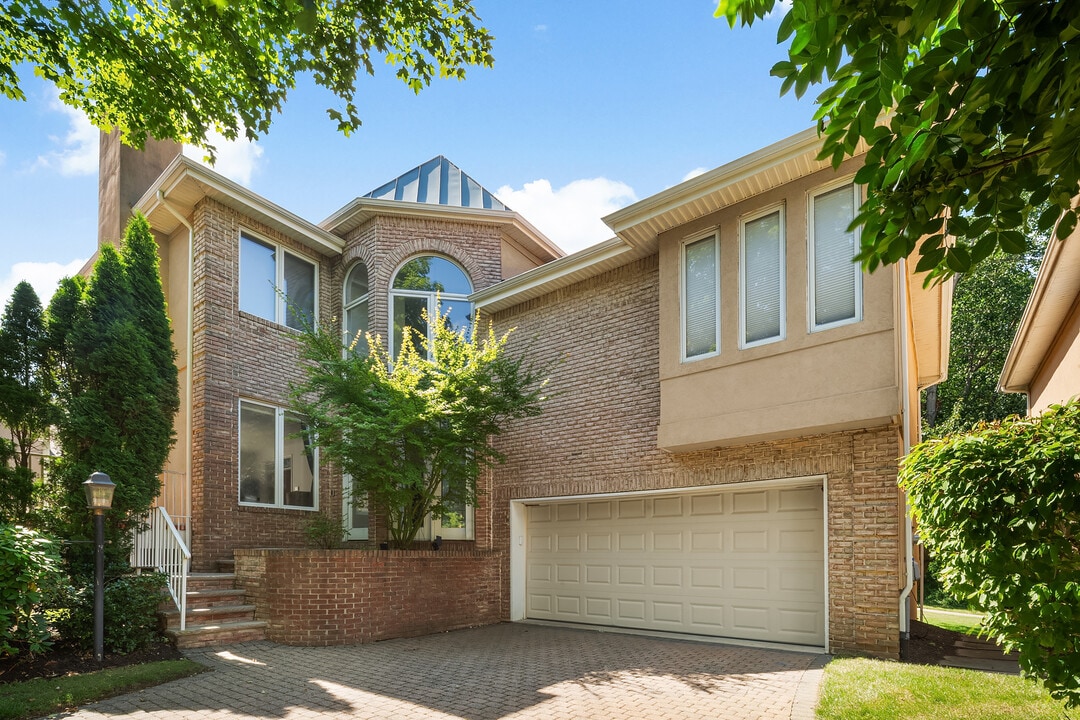 237 Grand Cypress Ct in Holmdel, NJ - Building Photo