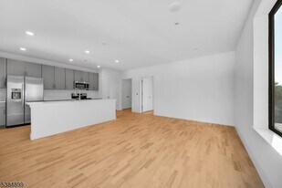 1037 Amboy Ave in Edison, NJ - Building Photo