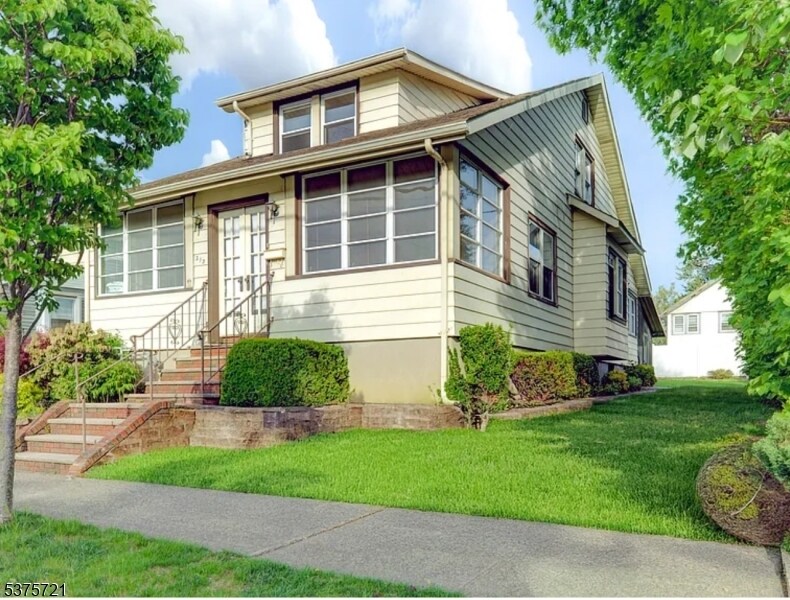 213 4th Ave in Hawthorne, NJ - Building Photo