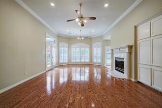 4511 Golden Pond Ct in Sugar Land, TX - Foto de edificio - Building Photo