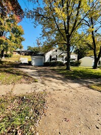 10448 Coburg Lands Dr in St. Louis, MO - Foto de edificio - Building Photo