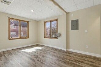 66 Cazenovia St, Unit 1 in Buffalo, NY - Foto de edificio - Building Photo