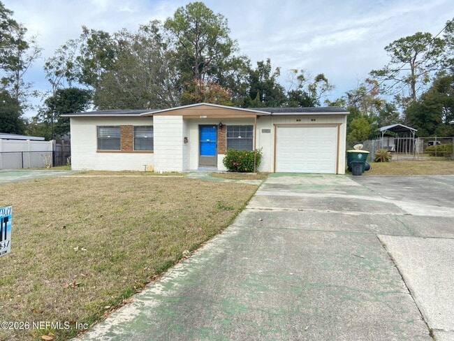 property at 8929 MacArthur Ct S