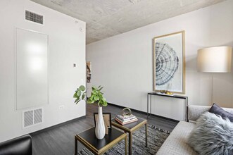 180 N Ashland Ave in Chicago, IL - Building Photo - Building Photo