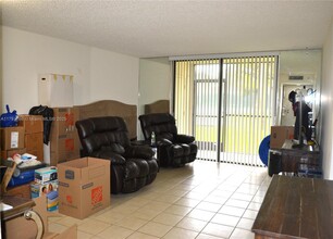 8005 SW 107th Ave in Miami, FL - Building Photo - Building Photo