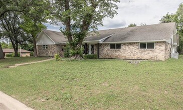 6070 Wonder Dr in Fort Worth, TX - Building Photo - Building Photo