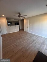 8611 Beekman Pl in Alexandria, VA - Building Photo