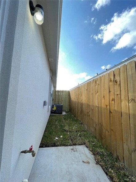 1424 Alta Vista Dr, Unit 1 in Progreso Lakes, TX - Foto de edificio - Building Photo