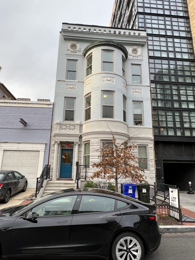 property at 475 New York Ave NW